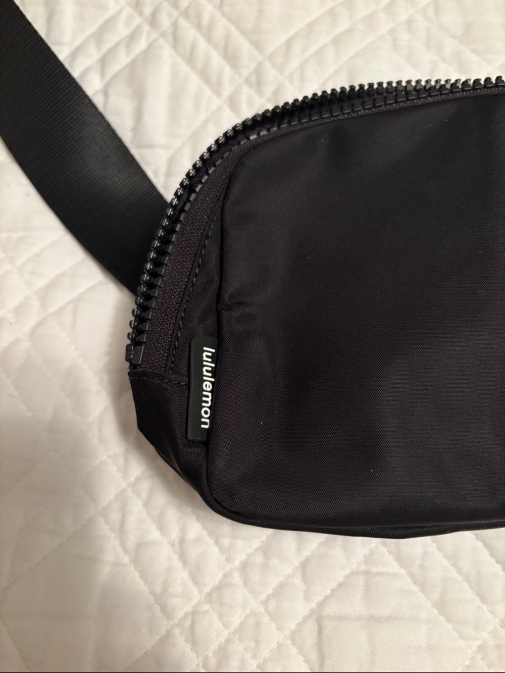 lululemon athletica Black Waist Pack with Adjustable Strap used once! - Picture 2 of 4
